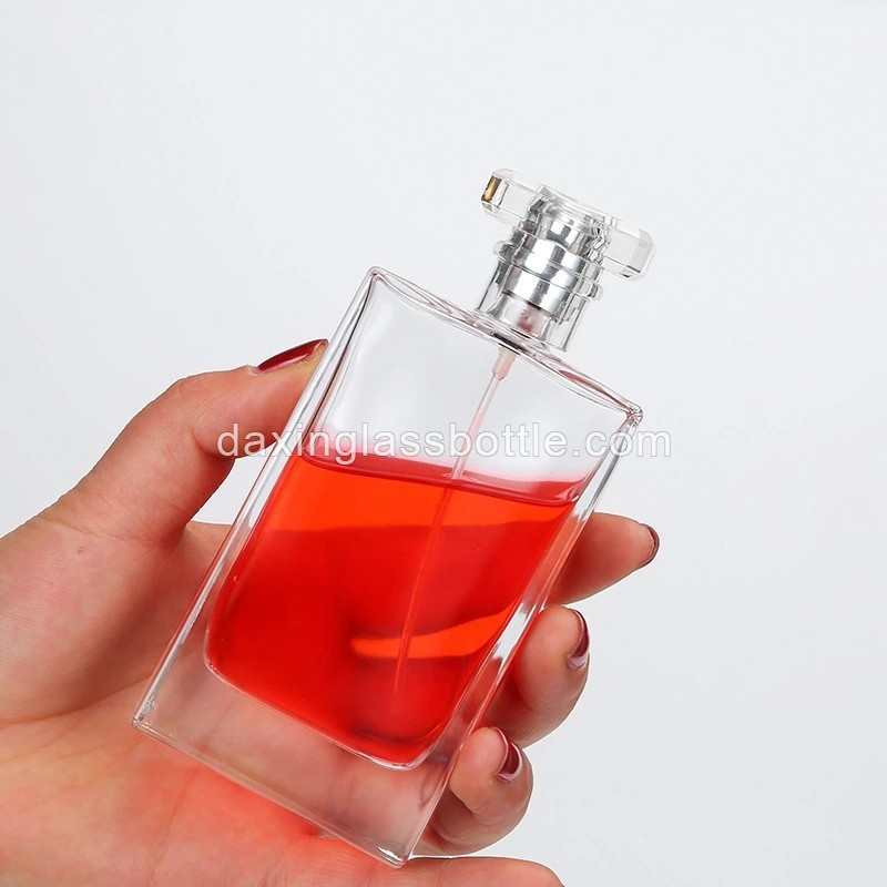Flacon de parfum carré en verre de marque de 50 ml à vendre