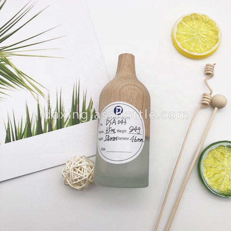 Creative Simple Brand Kleine leere Duftbalsam-Glasflasche mit mattiertem, klarem Holzstäbchen-Diffusor
