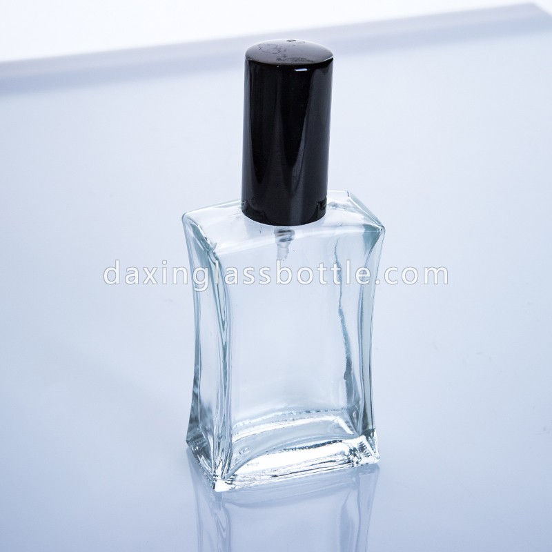 Flacon de parfum de luxe en verre de 50 ml, personnalisé et fabriqué en gros, avec bouchon noir