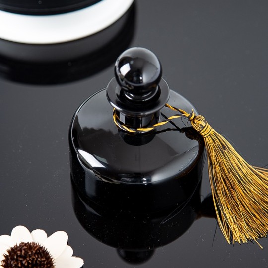 新设计的豪华圆形芦苇扩散器玻璃瓶黑色200毫升，芦苇扩散器帽