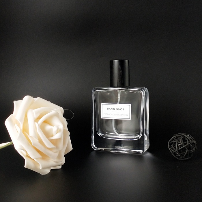 ¿Cómo se pone líquido en un frasco de perfume?