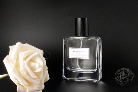 Bagaimana cara memasukkan cairan ke dalam botol parfum?