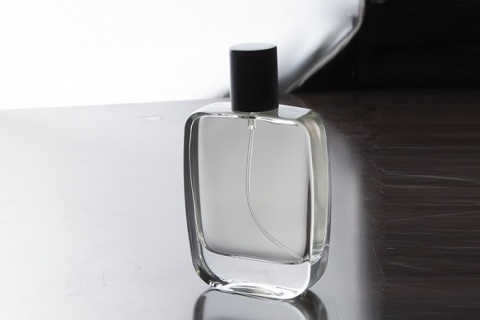 ¿Por qué los frascos de perfume no están llenos?