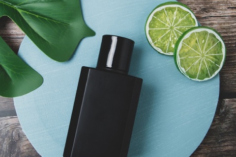 Apakah kaedah termudah untuk membuka botol minyak wangi