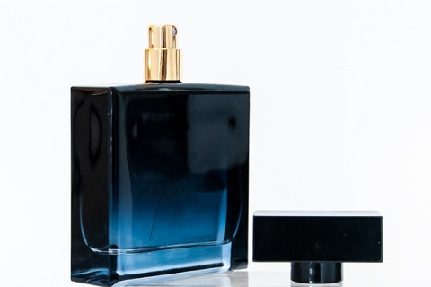 How do you get perfume out of a bottle
