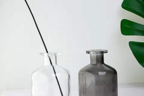 ¿Por qué algunas botellas difusoras necesitan palos de bambú?