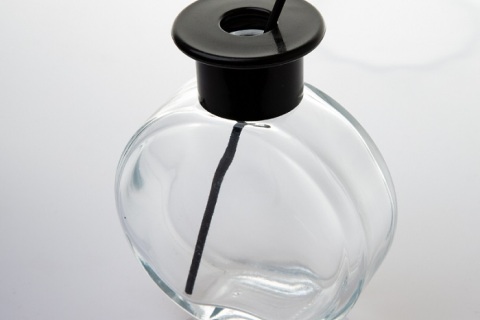 Does the aromatherapy bottle need a lid?