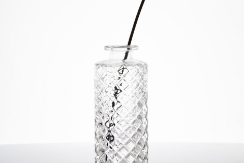 How to insert a stick in an diffuser bottle?