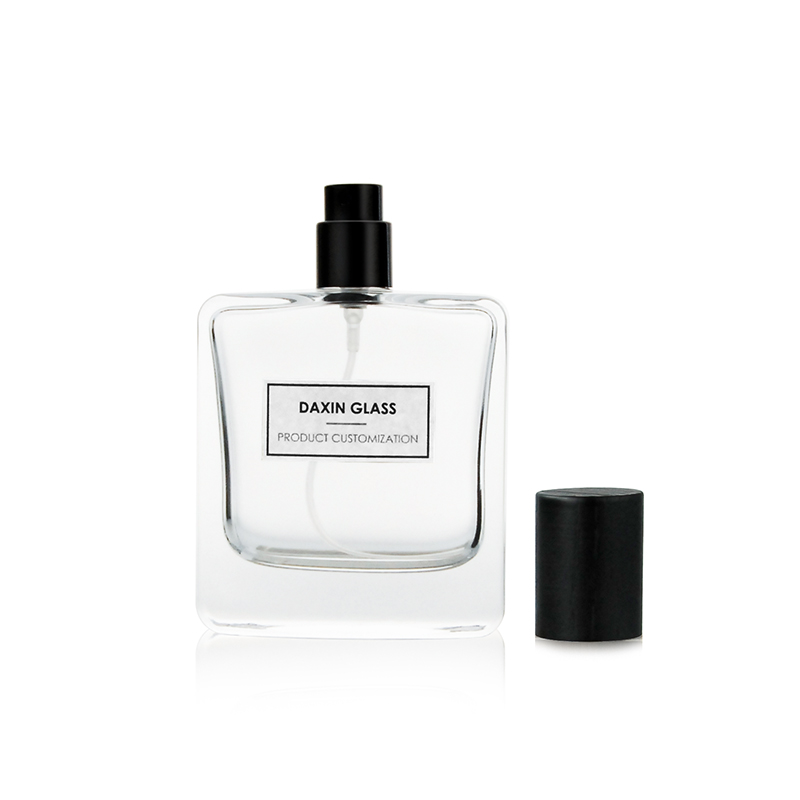 Muestra gratuita de botella de perfume Frasco Square Custom Glass Bottle 50 ml con tapón pulverizador.