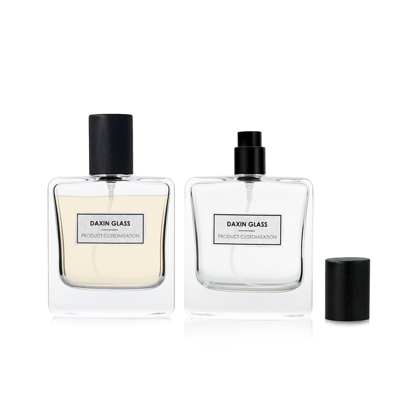 Muestra gratuita de botella de perfume Frasco Square Custom Glass Bottle 50 ml con tapón pulverizador.