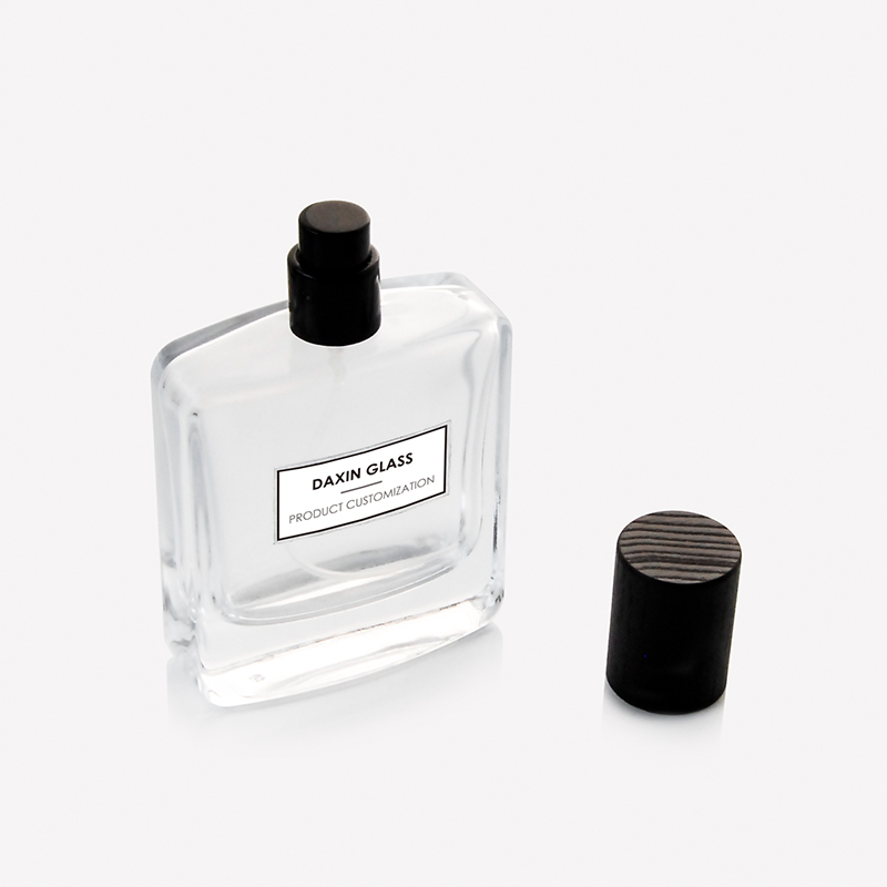 Muestra gratuita de botella de perfume Frasco Square Custom Glass Bottle 50 ml con tapón pulverizador.