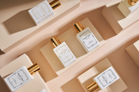 空的复古香水玻璃盒香水盒包装