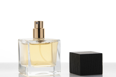Mengapa orang memasukkan parfum ke dalam botol kaca?