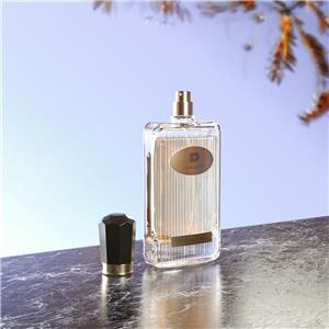 Bottiglia di profumo scozzese da 50 ml con tappo nero