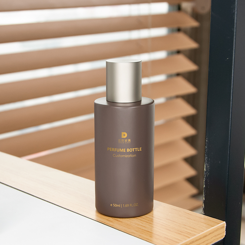 Botol Semprot Parfum Kaca Berbentuk Silinder dengan Warna yang Dicat