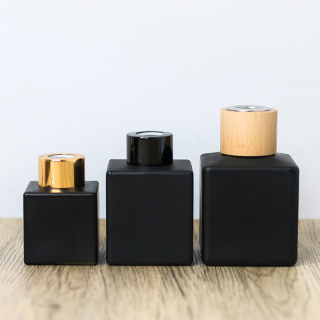 Square Glass Diffuser Bottles Aromatherapy Bottle with Reed Sticks