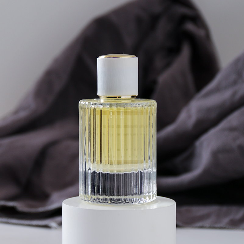 Zylindrischer 50-ml-Parfümflakon aus klarem Glas mit Sprühfunktion und Boxverpackung