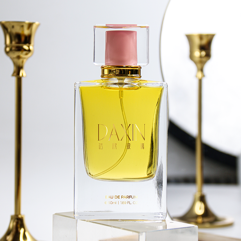 Flacon de parfum vide en verre de 50 ml, vaporisateur.