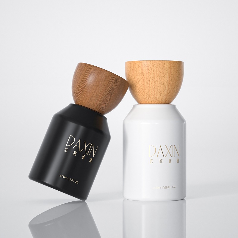 Flacons de parfum élégants en verre, vaporisateurs, avec emballage boîte, en vente en gros