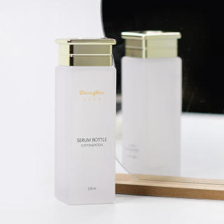 Bottiglia di toner facciale cosmetica per bottiglia di toner in vetro smerigliato da 130 ml all'ingrosso