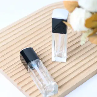 Botol Serum Lotion 30ml Botol Kaca Kosong Foundation Cair dengan Pompa untuk Perjalanan