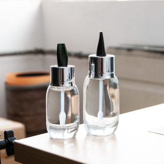 Flacone in vetro per essenza cosmetica facciale da 50 ml per la cura della pelle con bastoncino a spatola