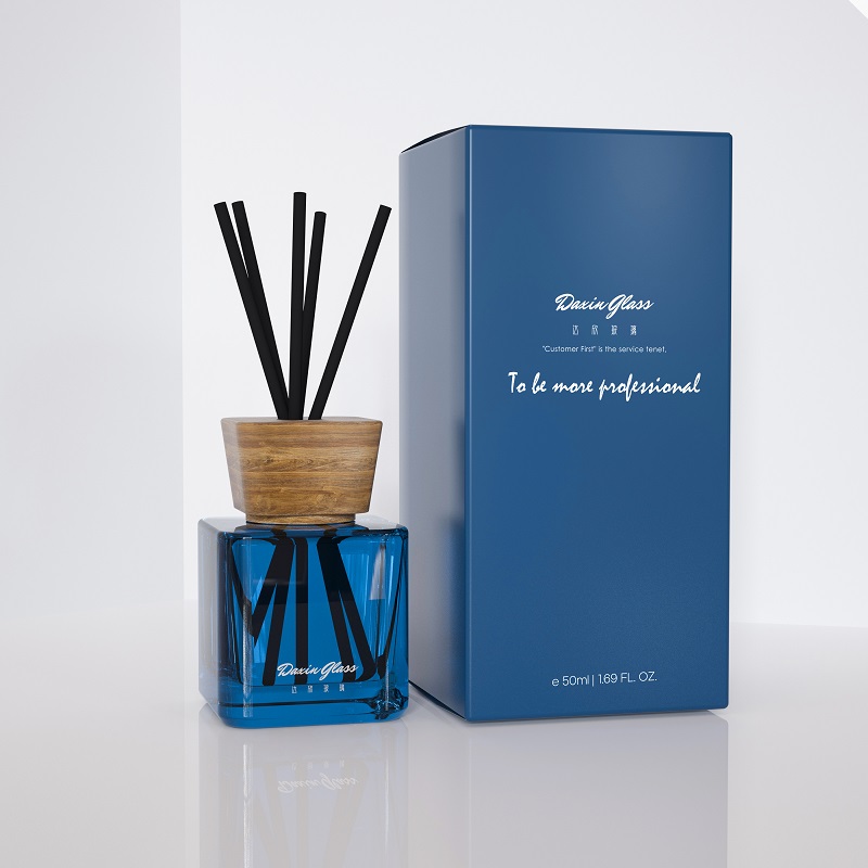 Difusor de aromaterapia de lujo vacío con varillas y caja.