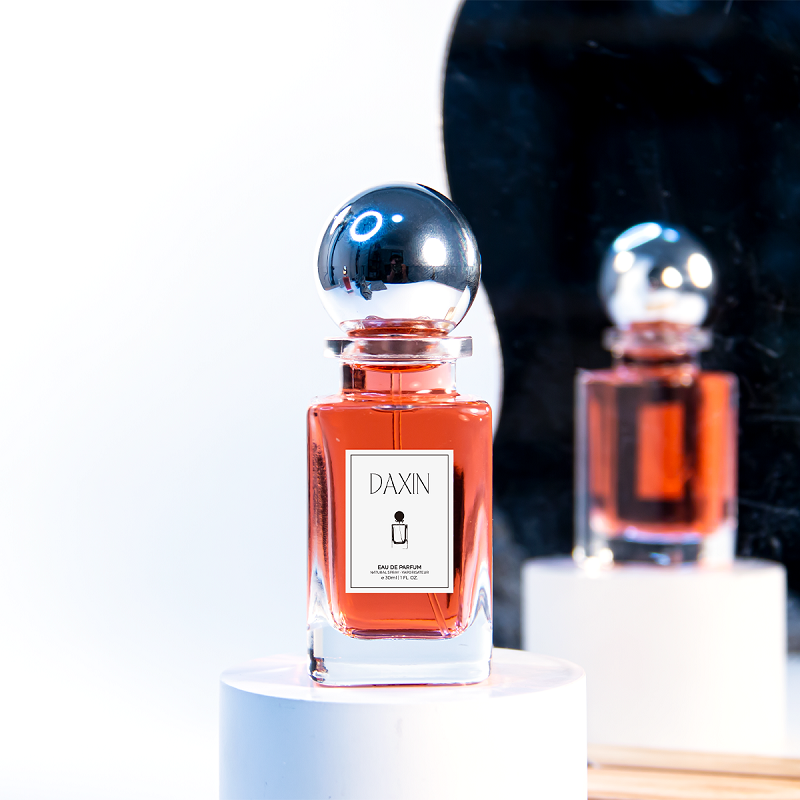 Frasco de vidrio cuadrado clásico con forma de botella de perfume en spray de 30 ml, 50 ml y 100 ml.