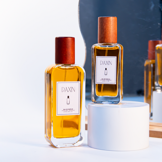 50-ml-Parfümflasche aus transparentem, rechteckigem Glas. Einzigartige 30-ml-Parfümflasche