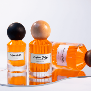 Botol Parfum Kaca Vertikal Semprot dengan Tutup Bola Kayu Bulat