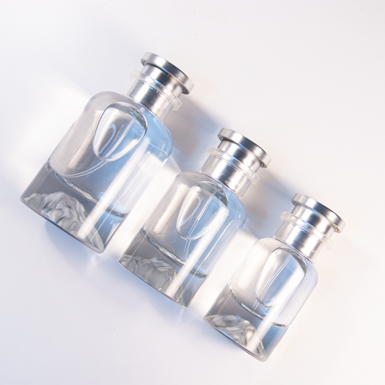 Flacone spray per profumo in vetro rotondo argentato con fondo spesso Snow Mountain con spray a baionetta