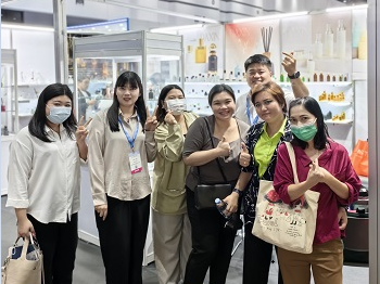 Daxin Glass presenta frascos para difusores, perfumes y aceites esenciales en Cosmoprof Cbeasean Bangkok 2024