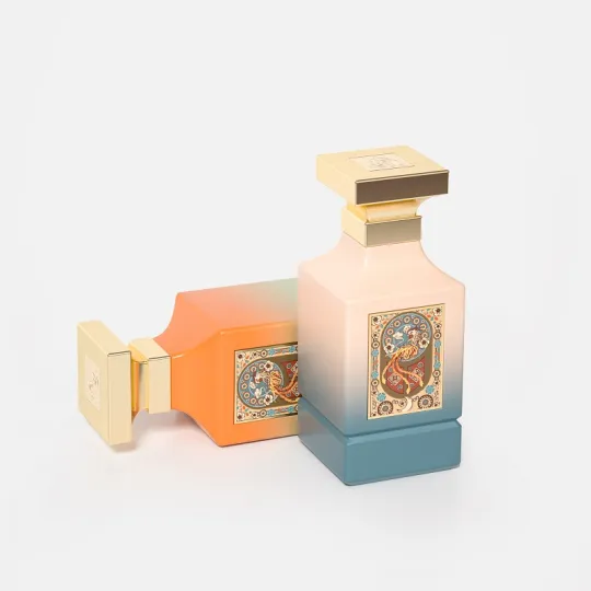 Entwerfen Sie 30 ml, 50 ml, 100 ml Parfümflaschen aus Milchglas mit allmählicher Farbe