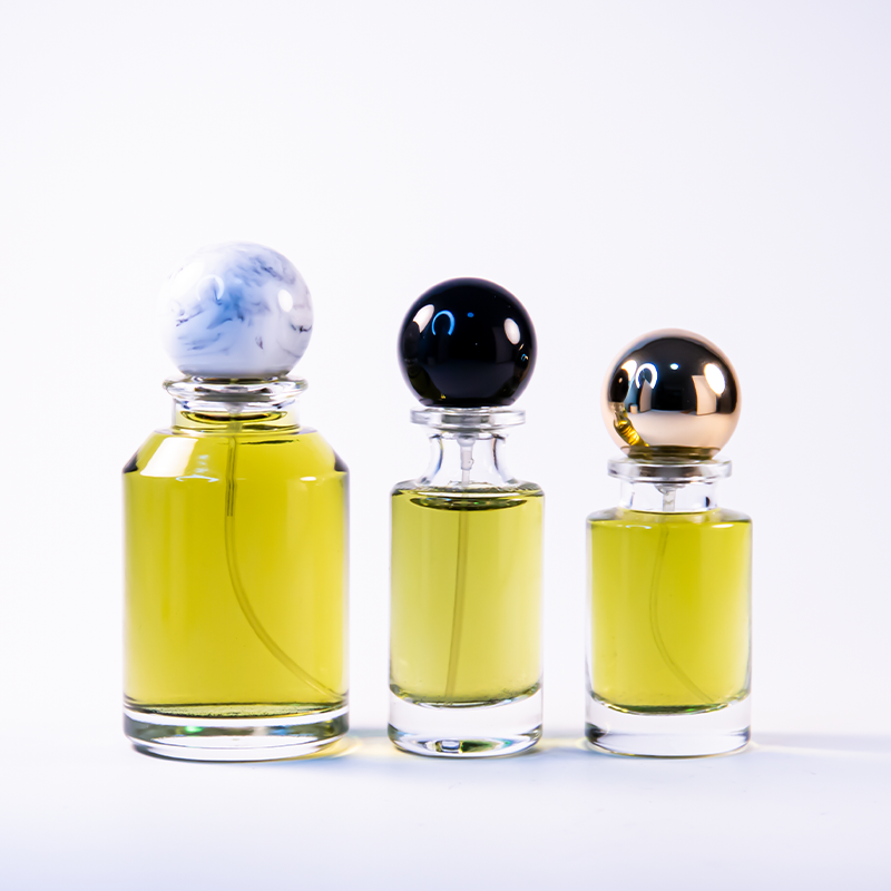 Flaconi di profumo vuoti in vetro, disponibili in pronta consegna, da 30 ml e 100 ml.