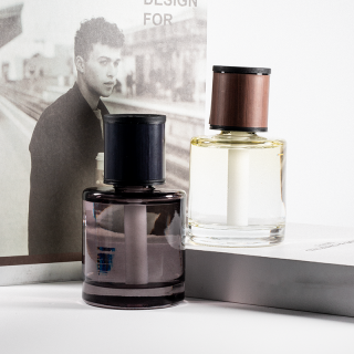 High Quality Gloss Grey Glass Diffuser Bottle 140ml Clear Diffuser Custom logo Elegant Glass Bottle