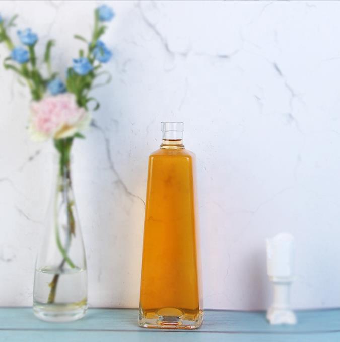 Botol Kaca Kosong Bentuk Persegi untuk Minuman Keras dengan Bahu Datar, Kapasitas 750ml