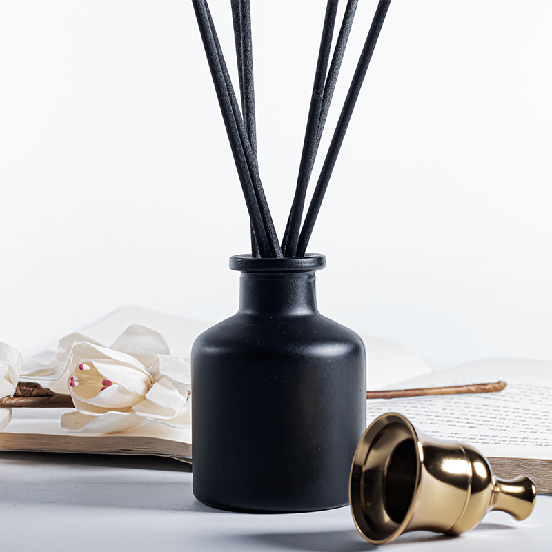 Botol Kaca Bulat Kosong untuk Parfum Rumah/Kantor Warna Hitam, 50ml, dengan Pengharum Ruangan dan Penyebar Aroma.