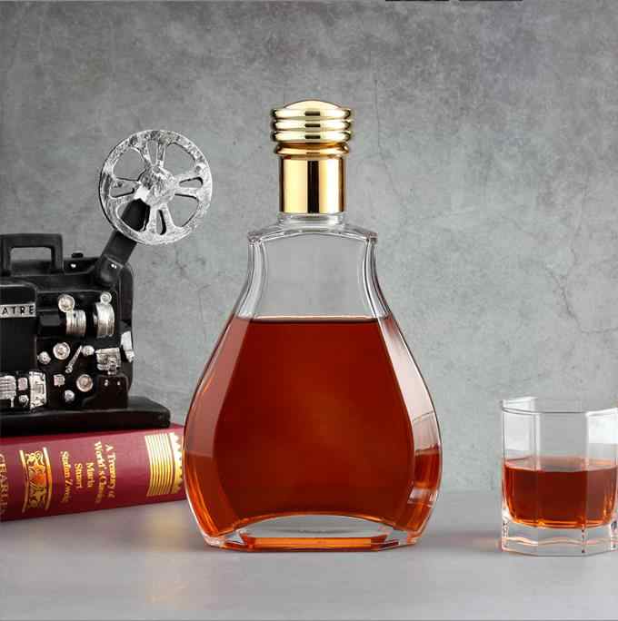 Bouteille de whisky vide unique en forme de gourde
