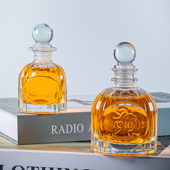 Vendita di fabbrica di lusso ricaricabile trasparente vuoto aroma decorazione per la casa stock vetro rotondo 50 ml 100 ml bottiglia di vetro