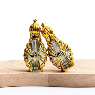 En stock Flacon à bille de luxe unique en galvanoplastie de 12 ml Flacon à bille en verre vide pour huile essentielle avec bille en acier