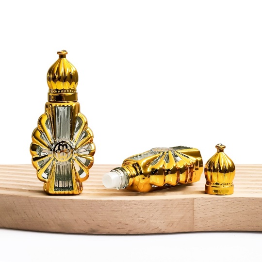 Disponibile in magazzino Flacone roll-on galvanico di lusso unico da 12 ml Flacone roll-on vuoto in vetro per olio essenziale con sfera in acciaio