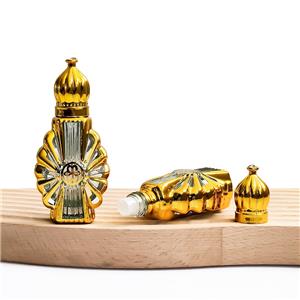 En stock Flacon à bille de luxe unique en galvanoplastie de 12 ml Flacon à bille en verre vide pour huile essentielle avec bille en acier