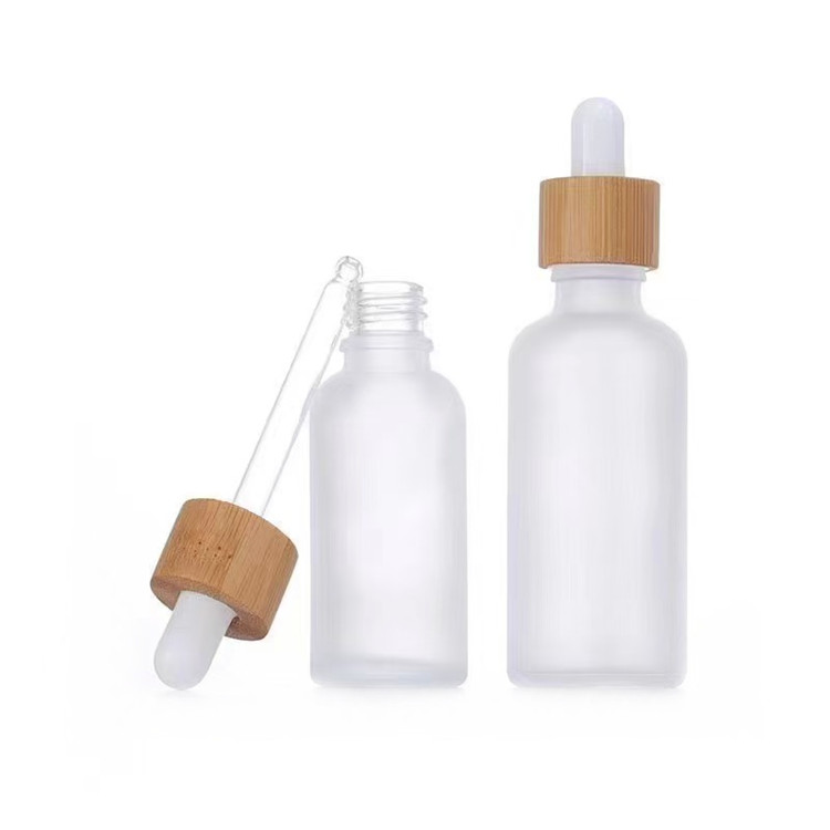 Botol penetes kaca buram dengan tutup bambu ukuran 0,5oz dan 1oz untuk kemasan minyak esensial perawatan kulit.