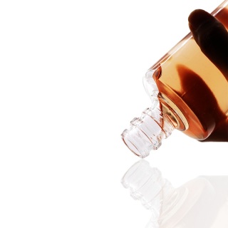 Venta caliente Botella de licor de vidrio redonda de hombro plano de 530 ml sin tapas