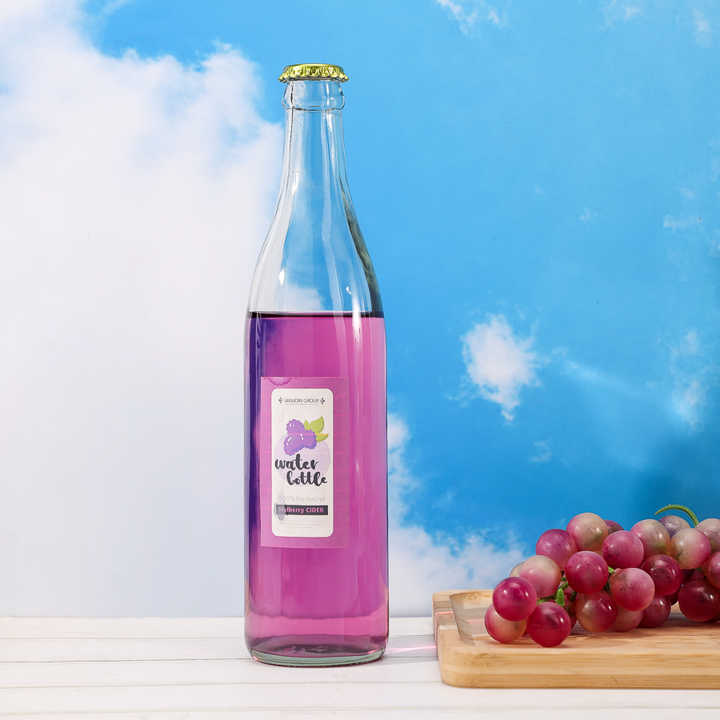 流行的透明碳酸饮料酒瓶，520毫升装。