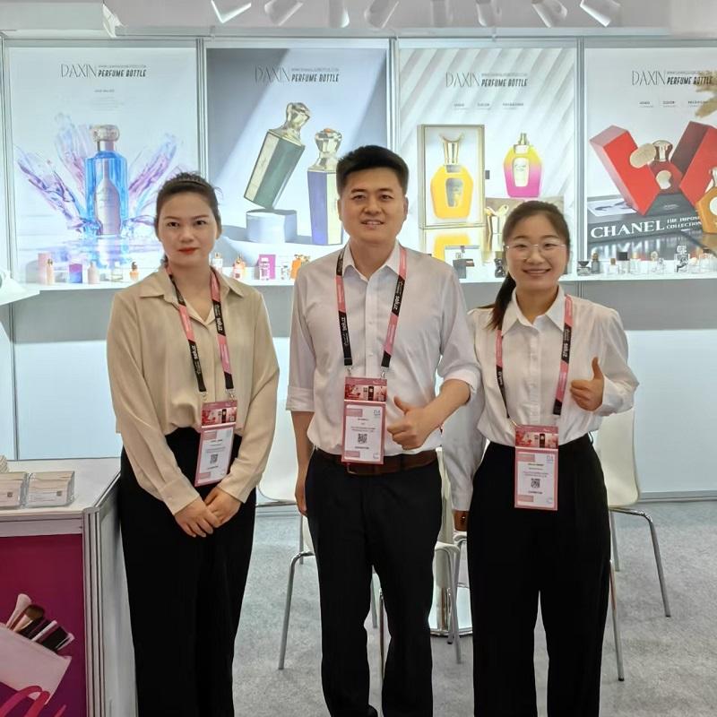 Dentro de la artesanía: Cómo Daxin Glass eleva el empaque de fragancias a través del diseño y la precisión