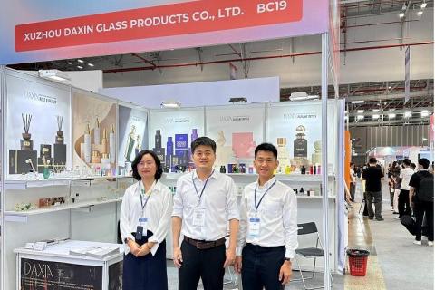Timeless Craftsmanship: Daxin Glass Showcases Premium Perfume and Aromatherapy Bottles at Cosmobeauté Vietnam 2025