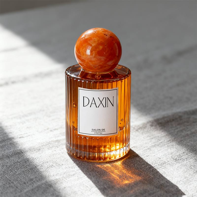 Flacon de parfum rond et transparent de luxe, disponible en 30 ml, 50 ml et 100 ml.