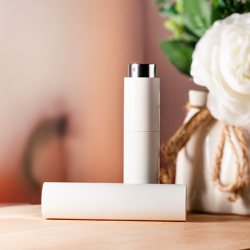 Parfum Perjalanan Mini Isi Ulang 5ml 10ml Botol Semprot Putar Portabel Mewah dengan MOQ Rendah