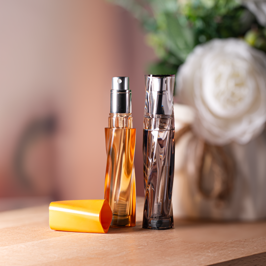 Flacone spray per profumo da 8 ml, vuoto, trasparente, a prova di perdite, con fondo estraibile irregolare e riempito